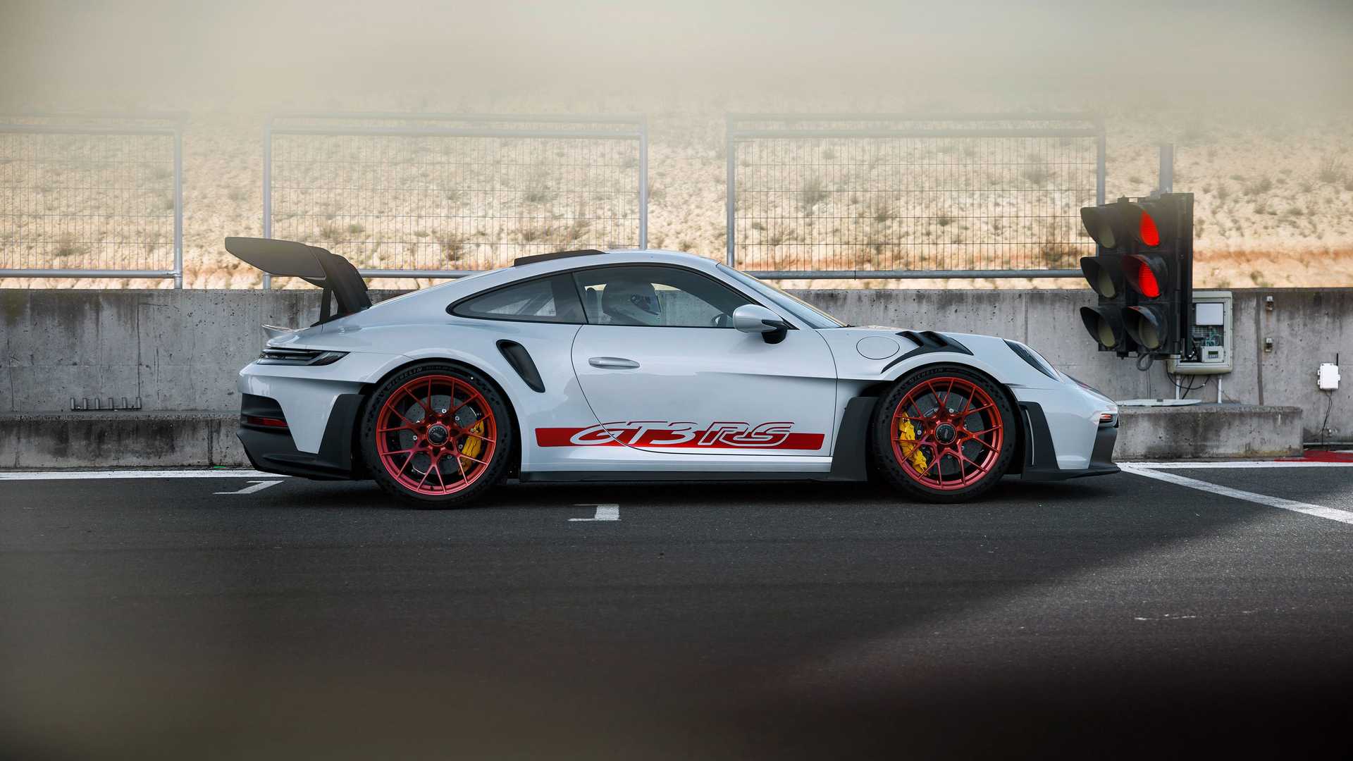 Novo Porsche 911 GT3 RS 2023 chega com 525 cv e custa R 1,76 milhão
